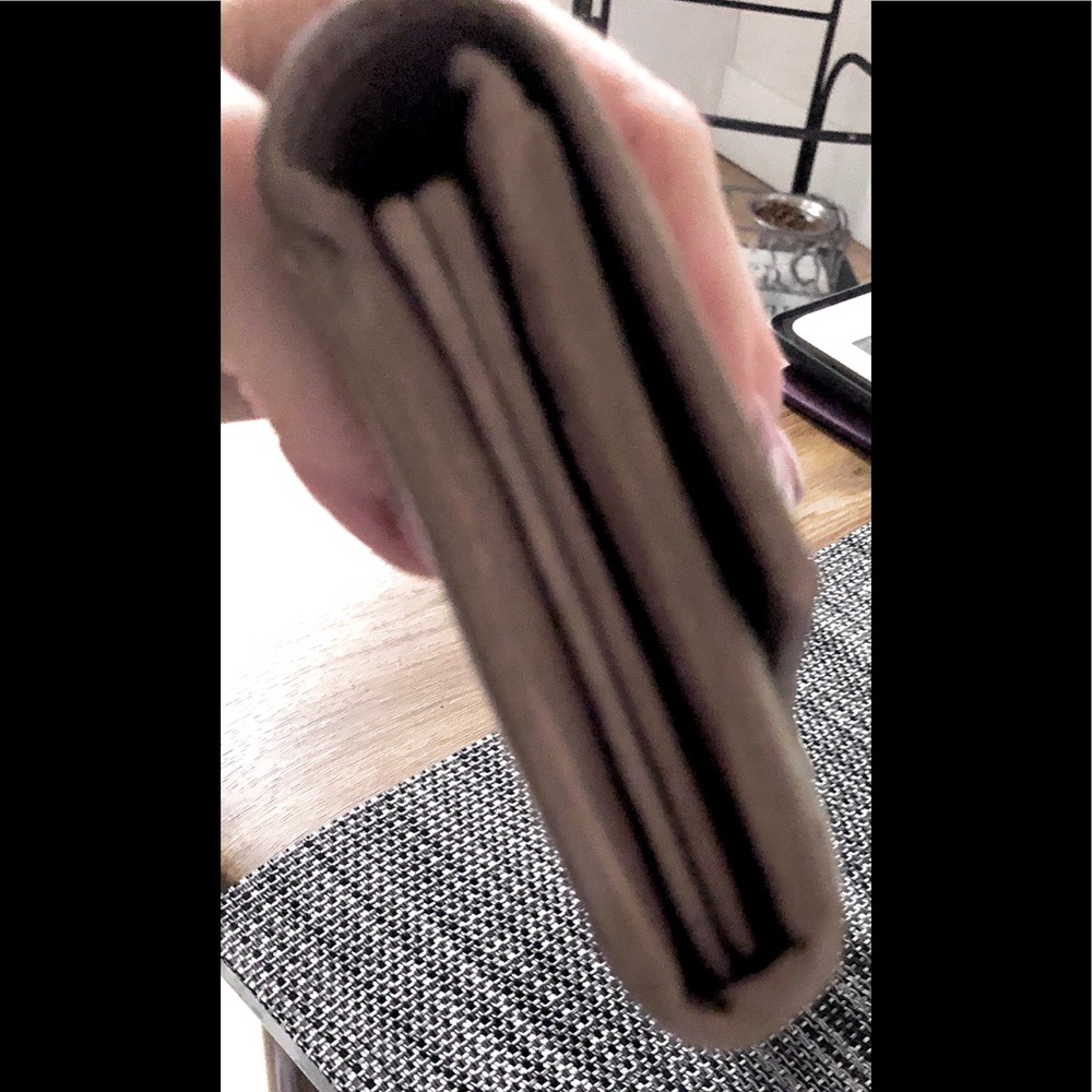 ❤️👛Authentic Gucci Wallet - Picture 5 of 8
